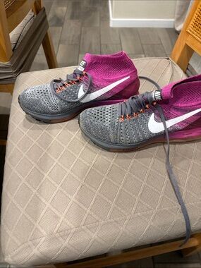 Nike Women’s Flyknit Mid-Top Running Shoes - Gray & Pink